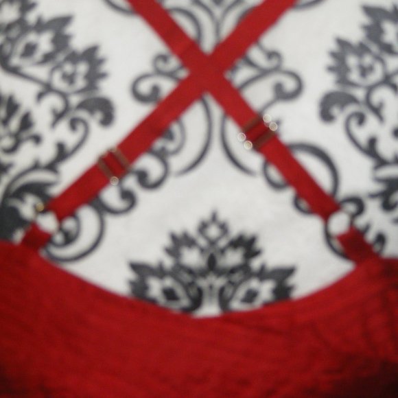 Guess Red and White Floral Dress Size 9 EUC - Picture 4 of 8